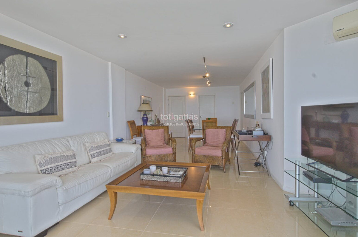 Apartamento ID.1404 - Apartamento con 3 dormitorios más dependencia en alquiler