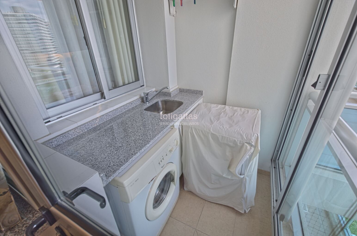 Apartamento ID.1404 - Apartamento con 3 dormitorios más dependencia en alquiler