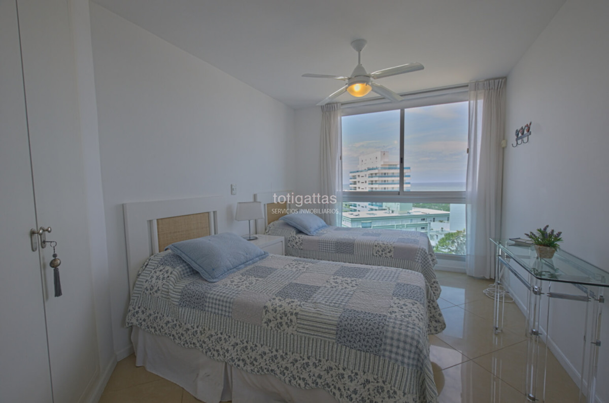 Apartamento ID.1404 - Apartamento con 3 dormitorios más dependencia en alquiler