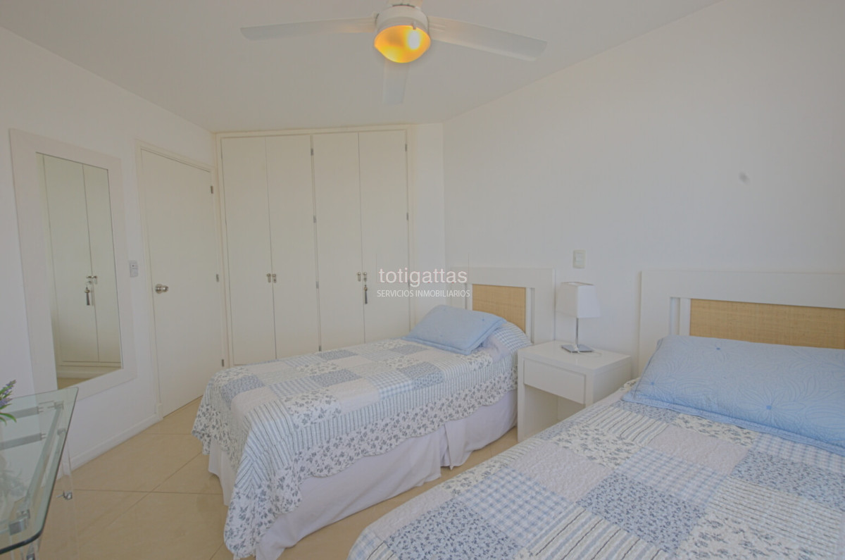 Apartamento ID.1404 - Apartamento con 3 dormitorios más dependencia en alquiler