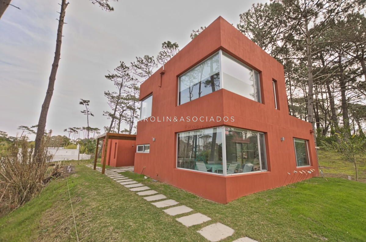 Casa en venta de 3 dormitorios en Montoya, Punta del Este.