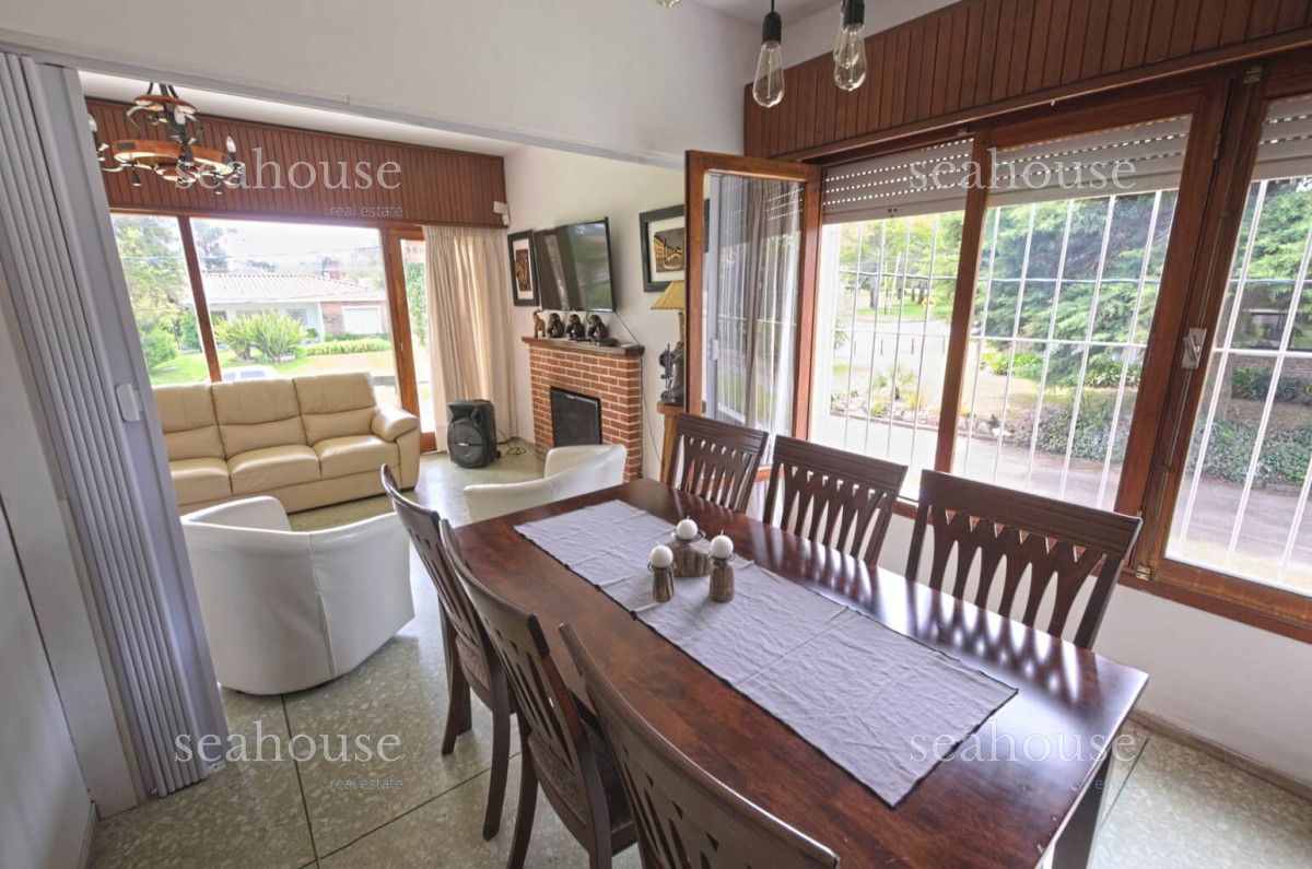 Casa Ref.225 - Casa en alquiler Punta del Este playa Mansa, 2 dormitorios y parrillero