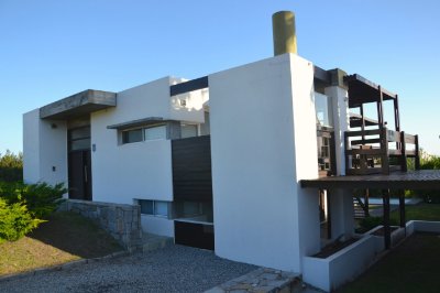 Casa en venta - Punta Piedras