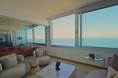 Apartamento de 3 dormitorios en torre de categoría - Primera línea de la Brava