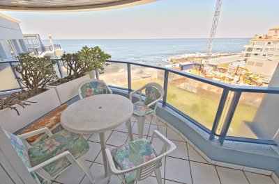 Apartamento en alquiler y venta Punta del Este, 2 dormitorios y parrillero propio.