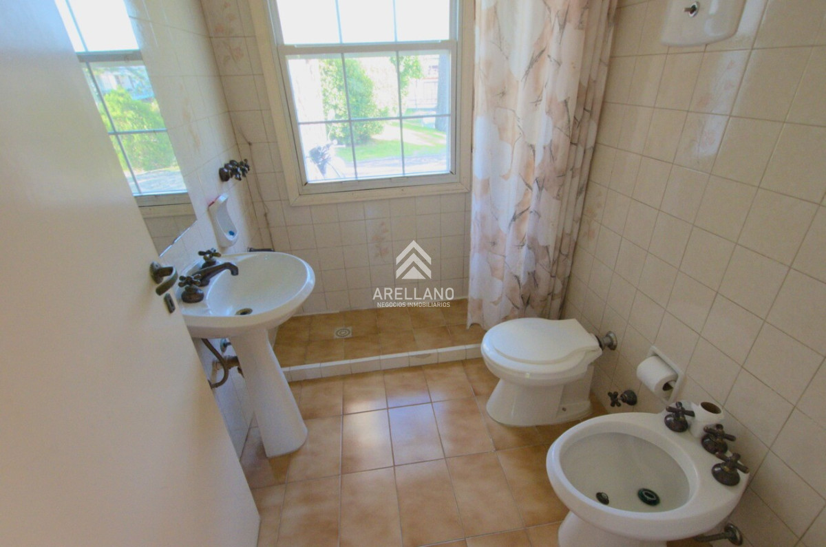 Casa ID.559 - VENTA Casa en Cantegril 5 DORMITORIOS Y DEPENDENCIA