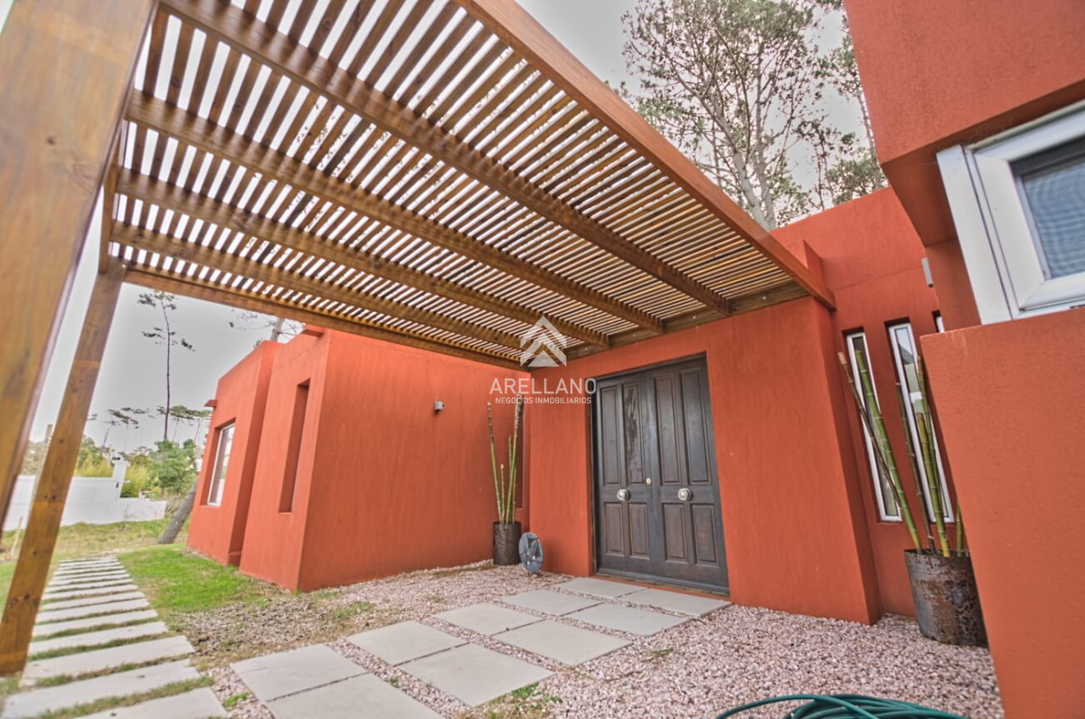 Casa ID.3643 - Casa en venta 3 dormitorios - Montoya