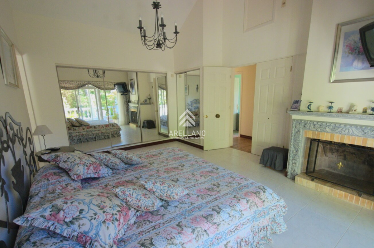 Casa ID.559 - VENTA Casa en Cantegril 5 DORMITORIOS Y DEPENDENCIA