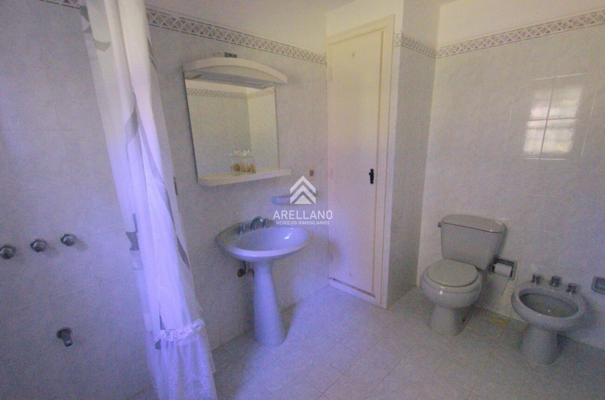 Casa ID.559 - VENTA Casa en Cantegril 5 DORMITORIOS Y DEPENDENCIA