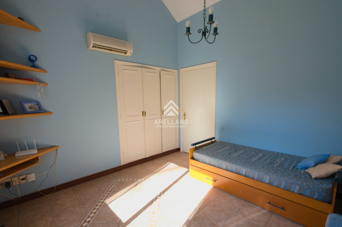 Casa ID.559 - VENTA Casa en Cantegril 5 DORMITORIOS Y DEPENDENCIA