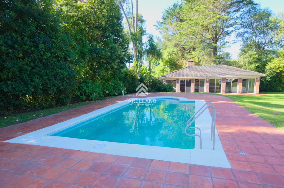 Casa ID.559 - VENTA Casa en Cantegril 5 DORMITORIOS Y DEPENDENCIA