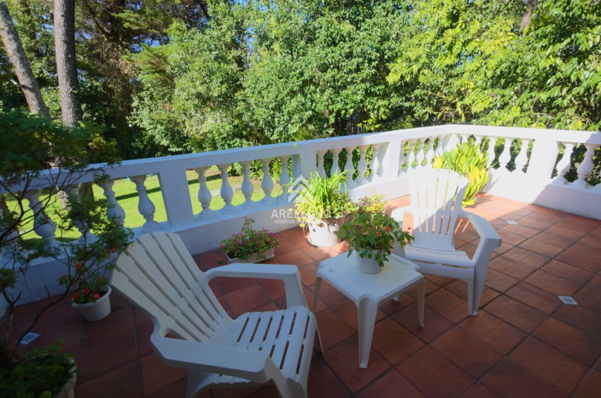 Casa ID.559 - VENTA Casa en Cantegril 5 DORMITORIOS Y DEPENDENCIA