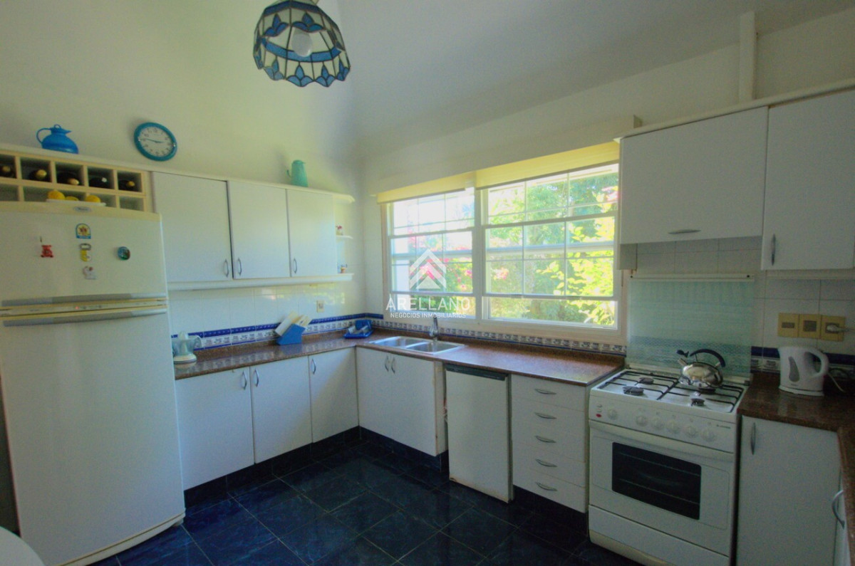 Casa ID.559 - VENTA Casa en Cantegril 5 DORMITORIOS Y DEPENDENCIA