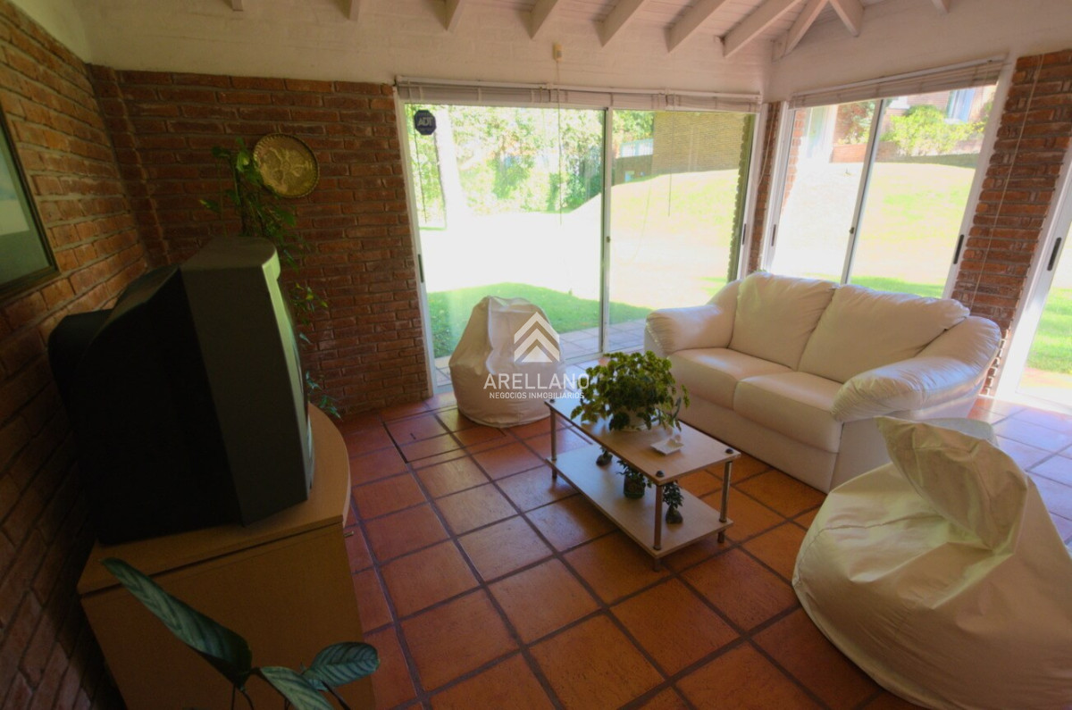 Casa ID.559 - VENTA Casa en Cantegril 5 DORMITORIOS Y DEPENDENCIA