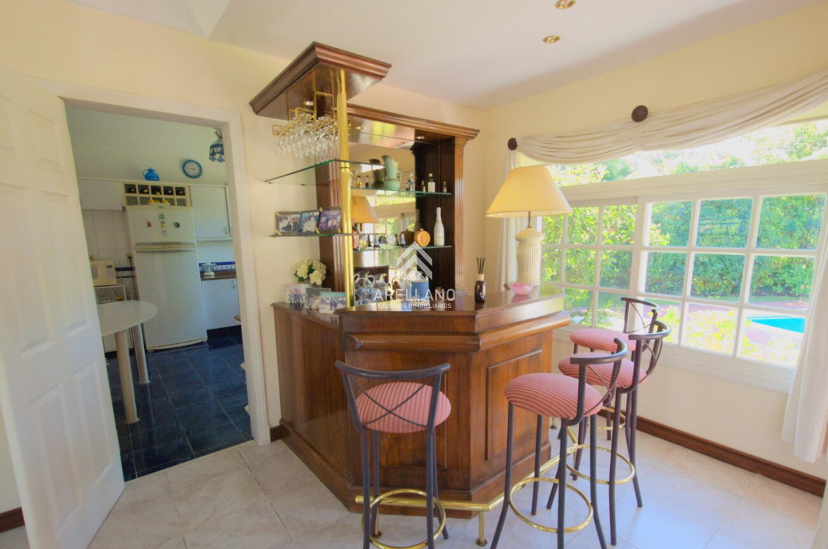 Casa ID.559 - VENTA Casa en Cantegril 5 DORMITORIOS Y DEPENDENCIA