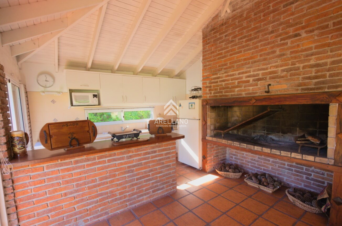 Casa ID.559 - VENTA Casa en Cantegril 5 DORMITORIOS Y DEPENDENCIA
