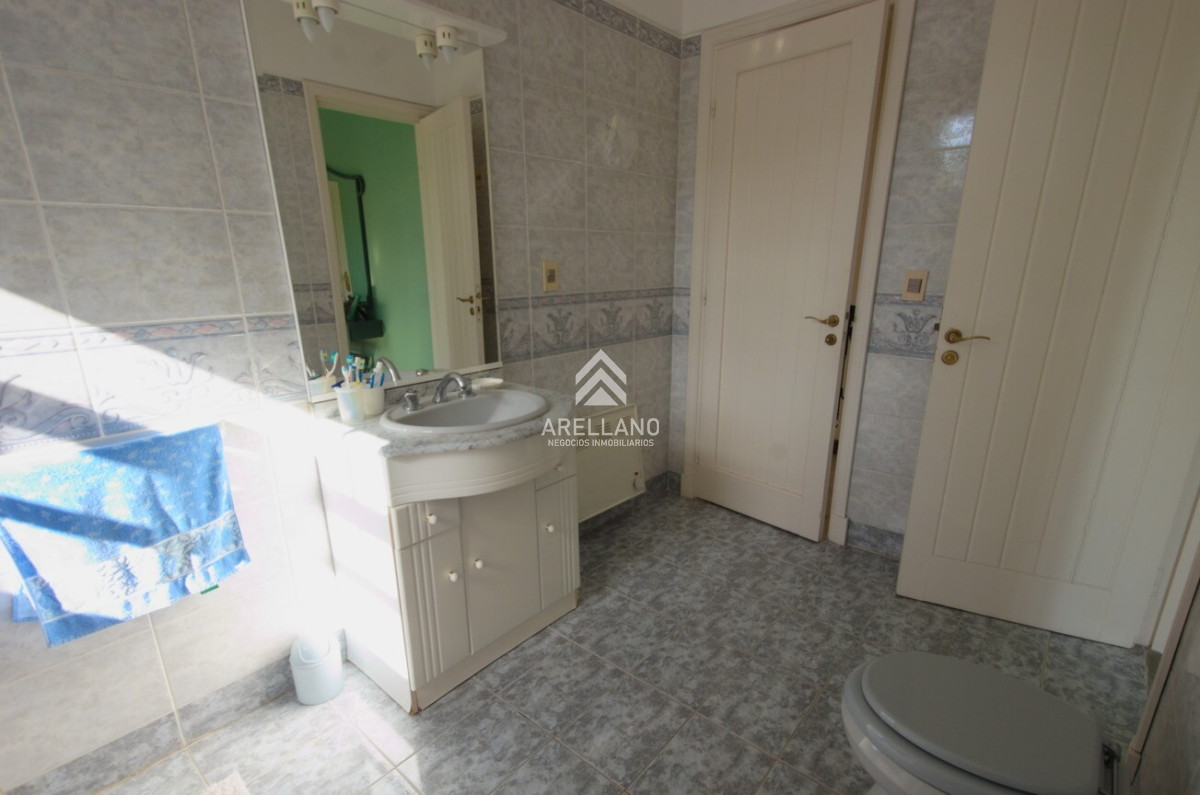 Casa ID.559 - VENTA Casa en Cantegril 5 DORMITORIOS Y DEPENDENCIA