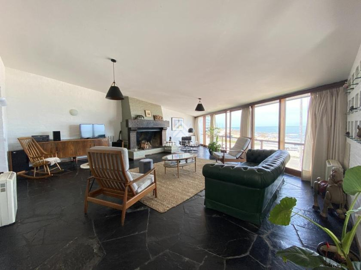 Casa ID.2032 - Casa en la Peninsula 5 dormitorios Punta del Este