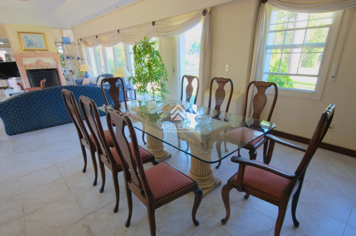 Casa ID.559 - VENTA Casa en Cantegril 5 DORMITORIOS Y DEPENDENCIA