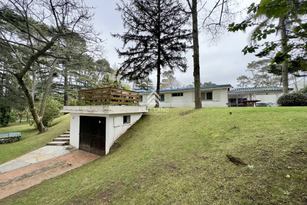 Casa ID.555 - VENTA CASA 4 DORMITORIOS - Lugano