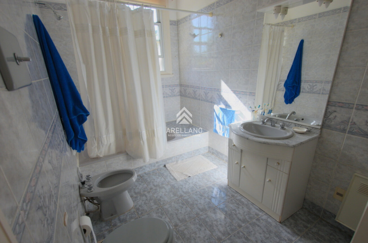 Casa ID.559 - VENTA Casa en Cantegril 5 DORMITORIOS Y DEPENDENCIA