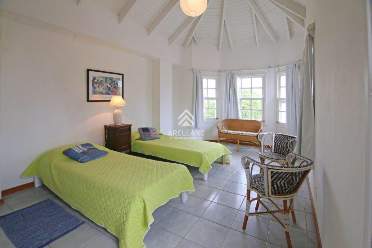 Casa ID.3642 - Casa en La Barra en venta 5 dormitorios