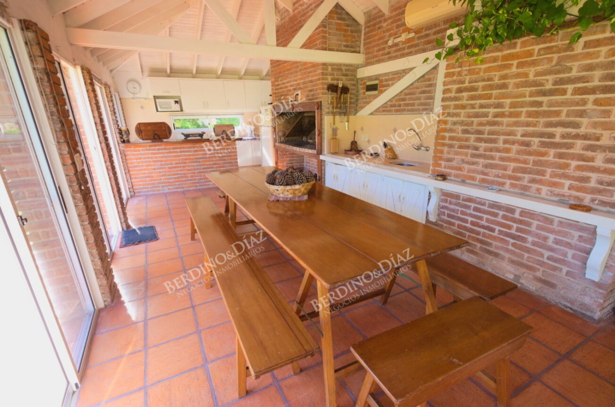 Casa ID.1900 - Divina casa en Cantegril a la venta para disfrutar todo el año