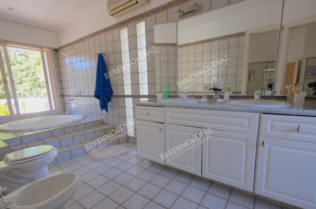 Casa ID.1900 - Divina casa en Cantegril a la venta para disfrutar todo el año