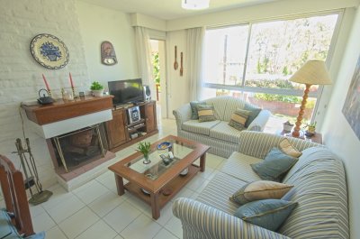 Apartamento en venta - Playa Mansa - 3 Dormitorios