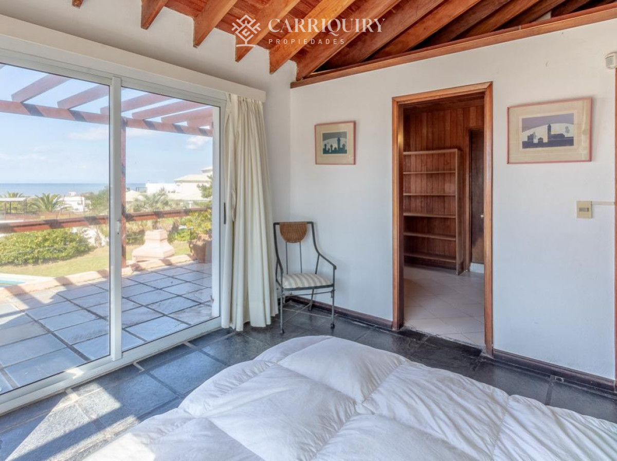 Casa ID.6777/Casa-en-venta-Playa-Mansa-4-dormitorios - Casa en alquiler 4 dormitorios con piscina en Montoya