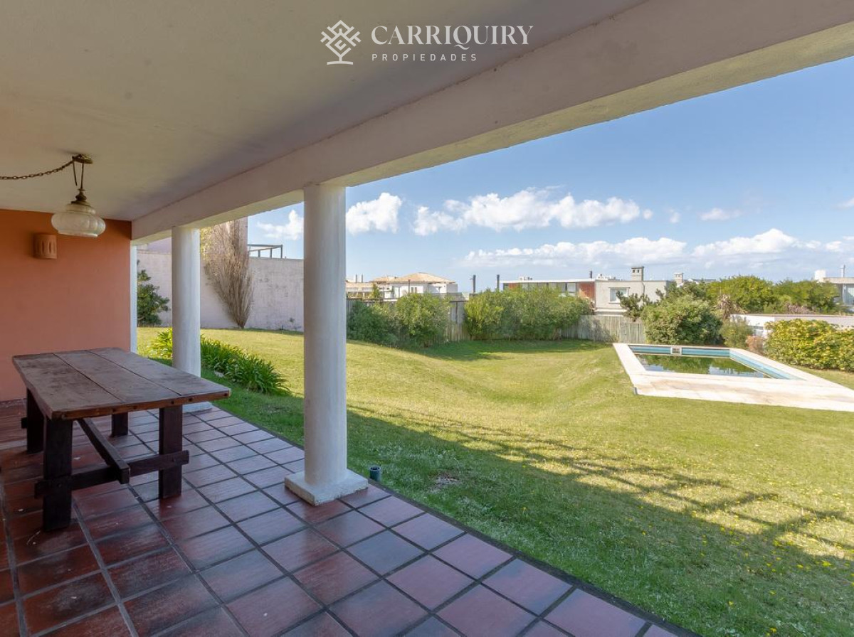 Casa ID.6777/Casa-en-venta-Playa-Mansa-4-dormitorios - Casa en alquiler 4 dormitorios con piscina en Montoya