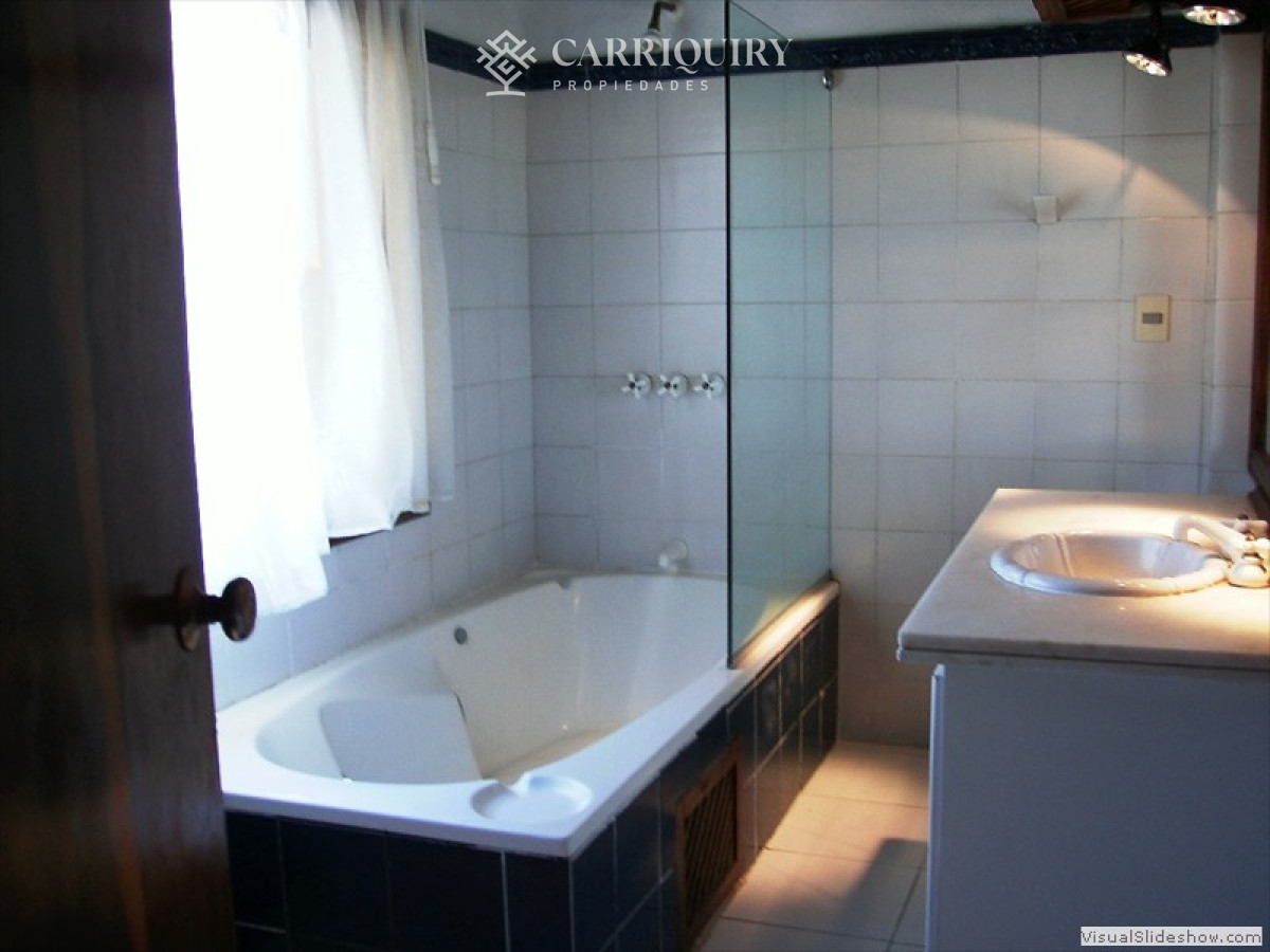 Casa ID.6777/Casa-en-venta-Playa-Mansa-4-dormitorios - Casa en alquiler 4 dormitorios con piscina en Montoya