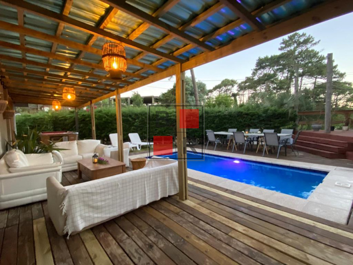 Casa ID.1111 - Casa a la venta con piscina 