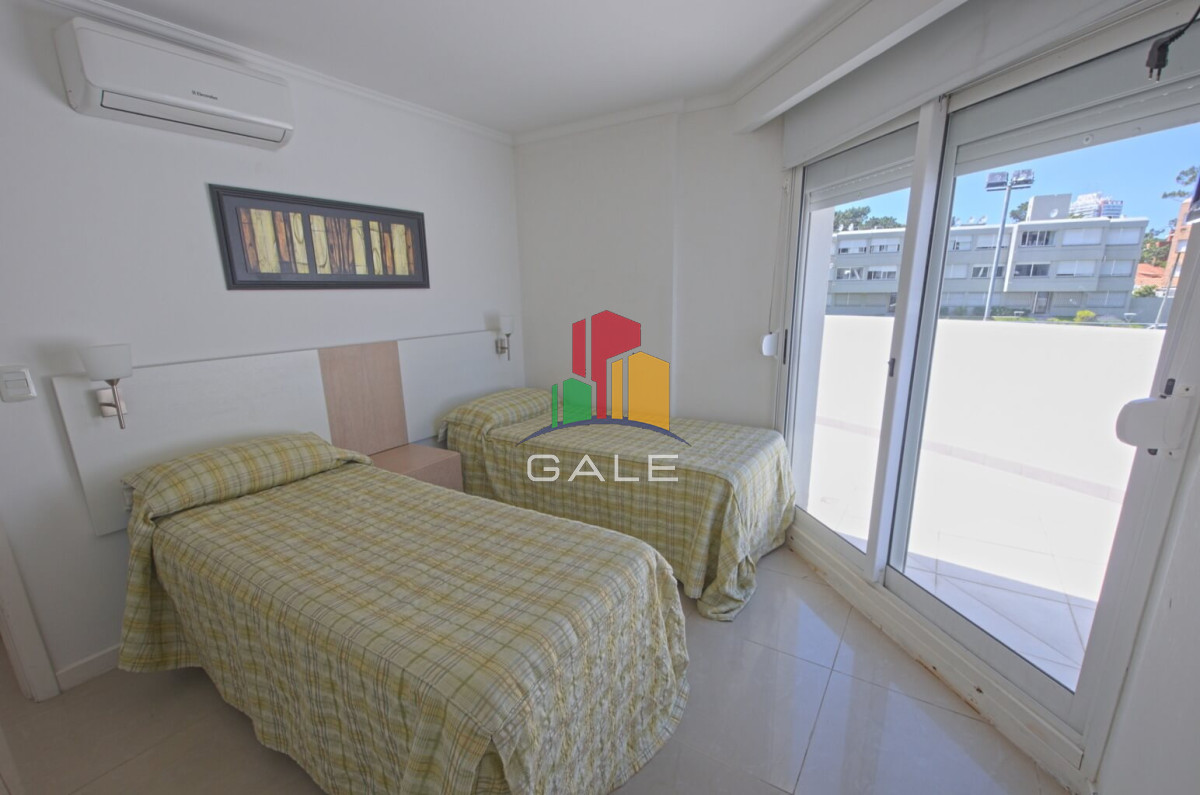 Apartamento ID.1701 - Apartamento en venta 3 dormitorios con parrillero Playa Mansa