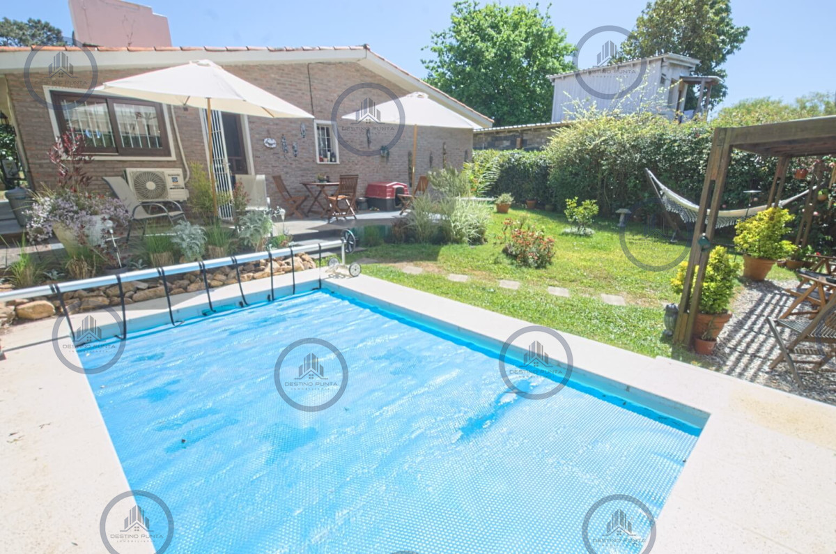 Casa de 2 Dormitorios en Alquiler con Piscina Climatizada Pinares — fotografía 1