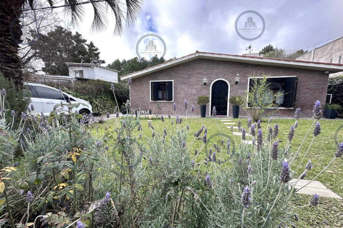 Casa de 2 Dormitorios en Alquiler con Piscina Climatizada Pinares — fotografía 2