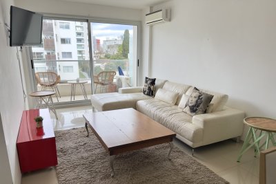 Apartamento moderno 2 dormitorios terraza servicios bajos gastos moderno en venta - Aidy Grill Punta del Este