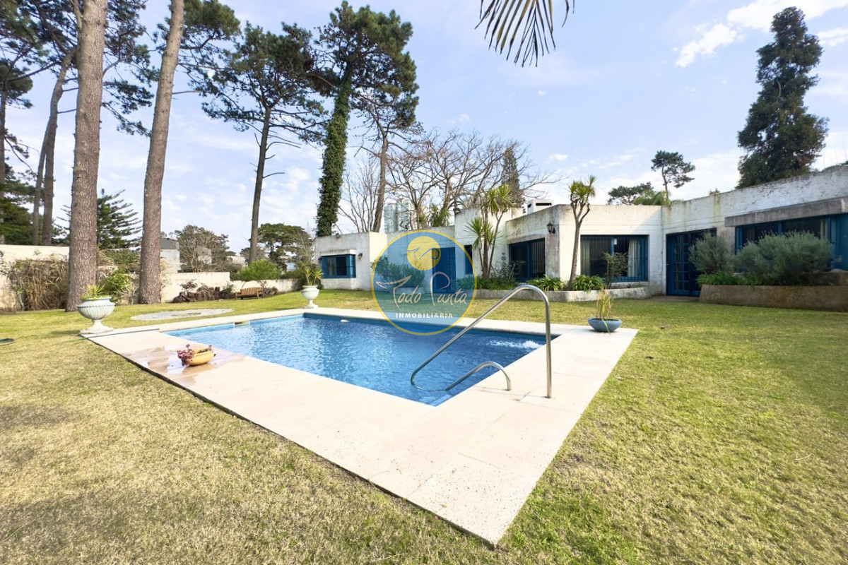 Miniatura de Casa de 4 dormitorios en Jardines de Córdoba, Punta del Este | Todo Punta