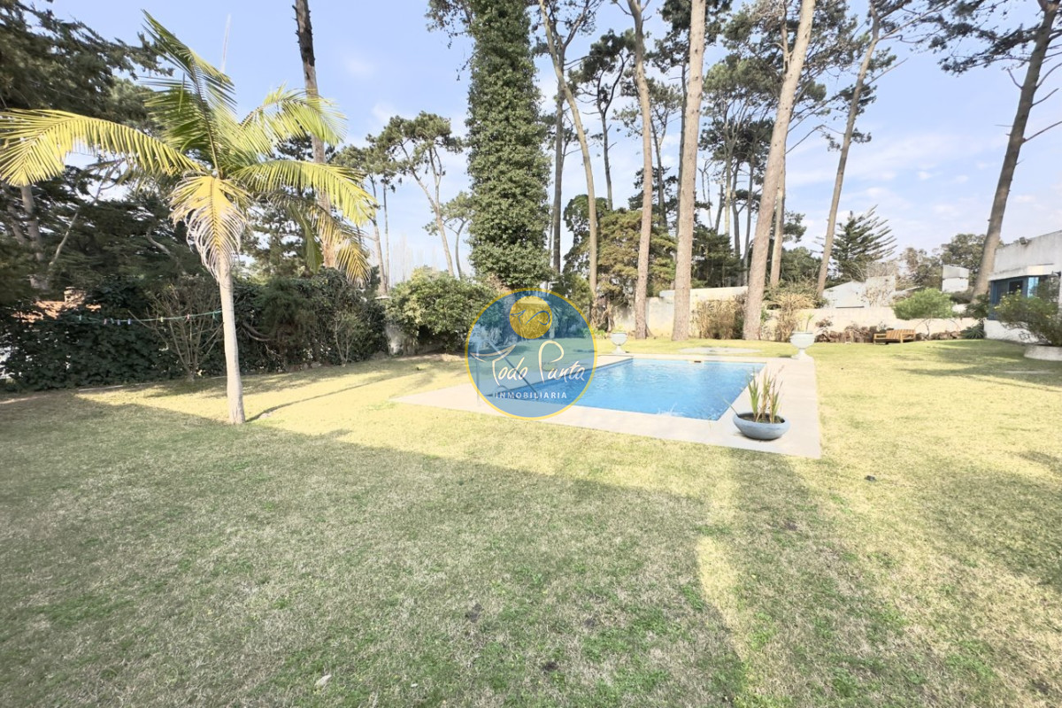 Miniatura de Casa de 4 dormitorios en Jardines de Córdoba, Punta del Este | Todo Punta