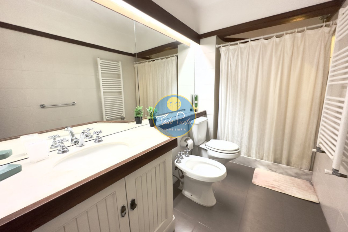 Miniatura de Casa de 4 dormitorios en Jardines de Córdoba, Punta del Este | Todo Punta