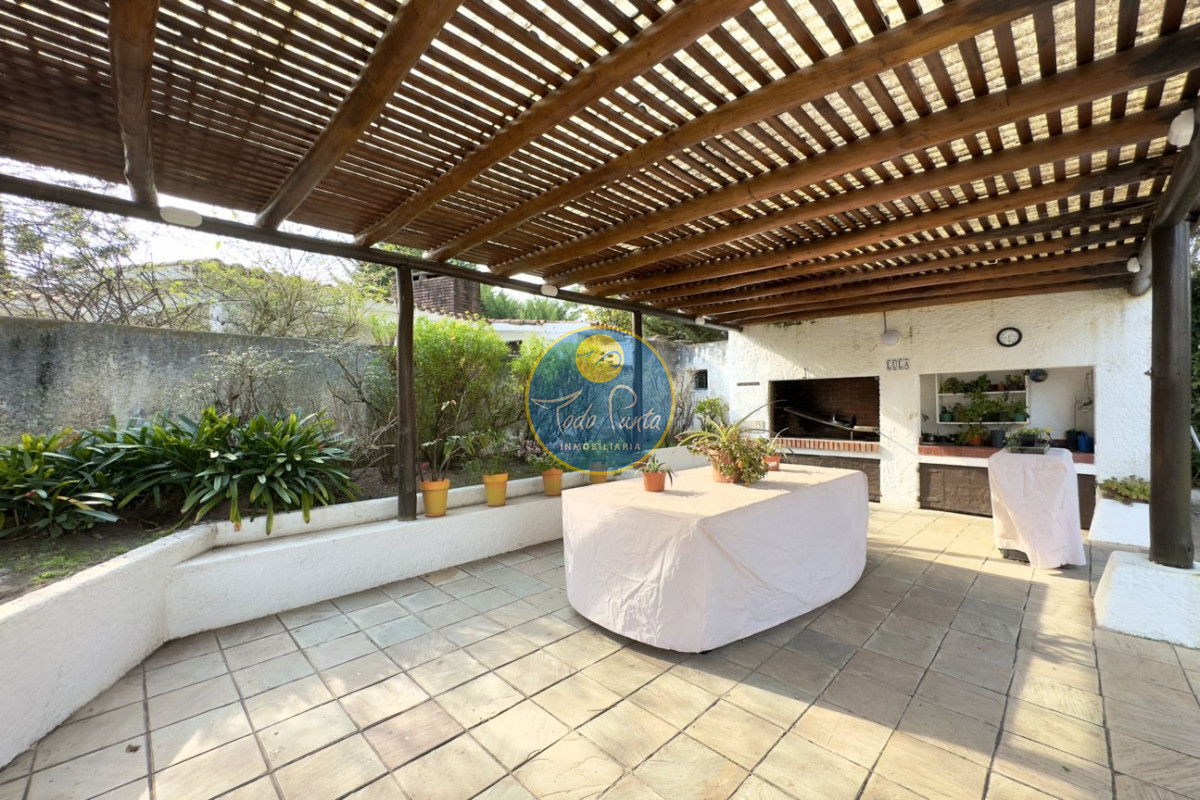 Miniatura de Casa de 4 dormitorios en Jardines de Córdoba, Punta del Este | Todo Punta