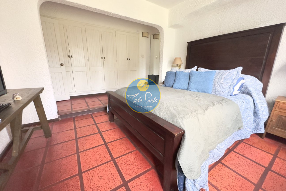 Miniatura de Casa de 4 dormitorios en Jardines de Córdoba, Punta del Este | Todo Punta