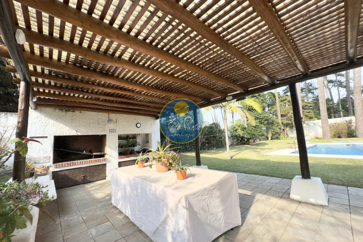 Miniatura de Casa de 4 dormitorios en Jardines de Córdoba, Punta del Este | Todo Punta