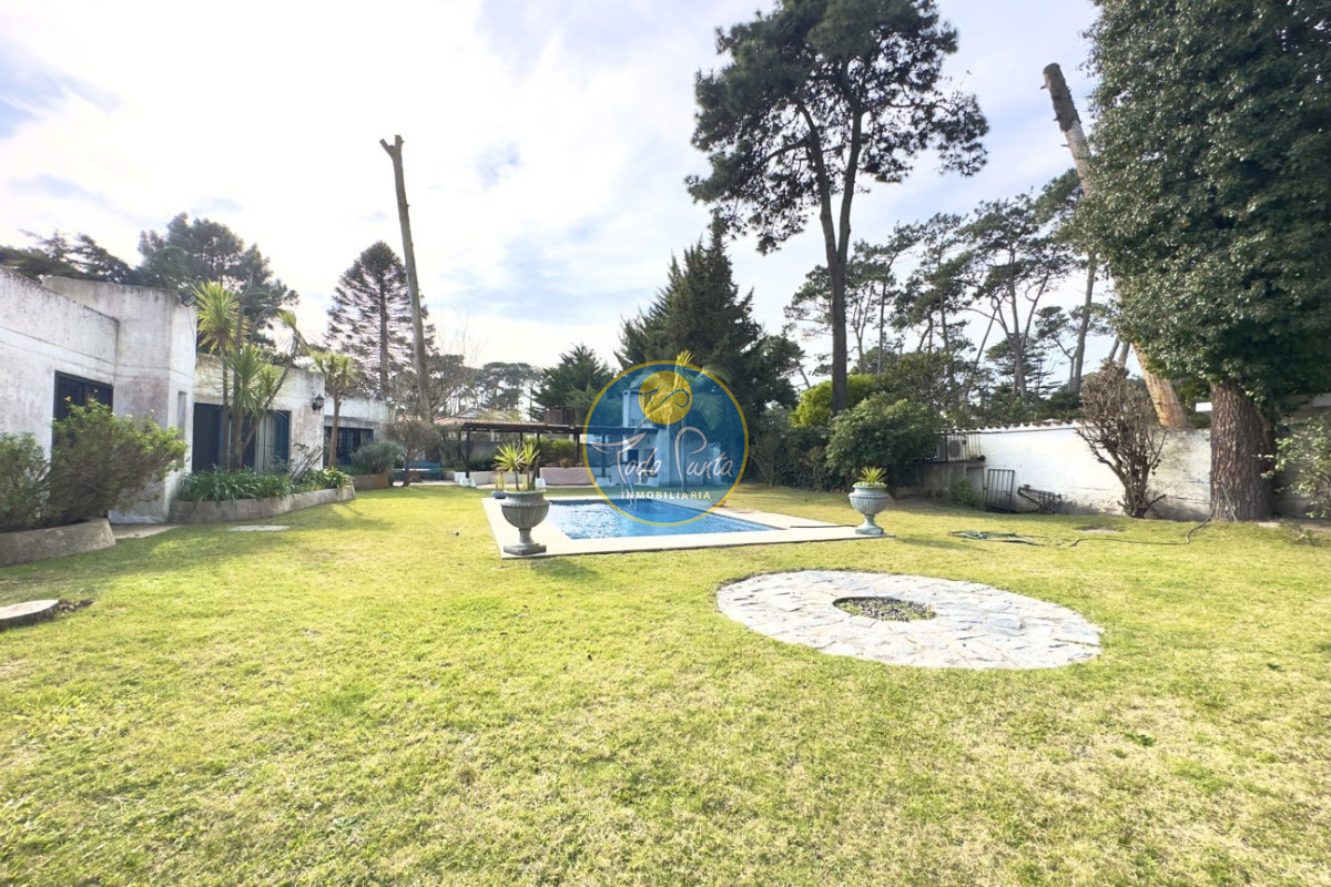 Miniatura de Casa de 4 dormitorios en Jardines de Córdoba, Punta del Este | Todo Punta
