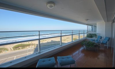Apartamento frente al mar en Playa Brava, Venta