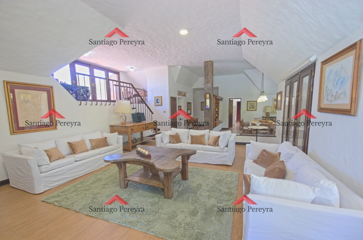Casa ID.14422 - Casa de 4 dormitorios con piscina climatizada en alquiler