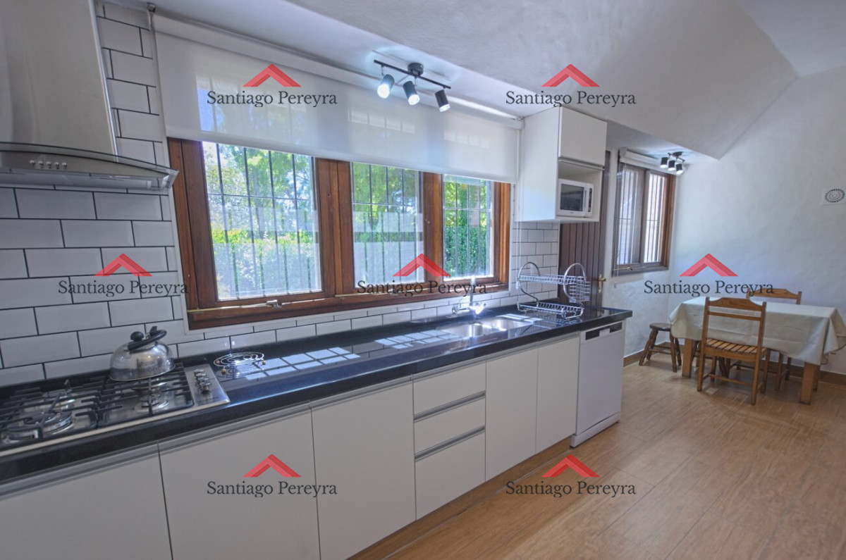 Casa ID.14422 - Casa de 4 dormitorios con piscina climatizada en alquiler