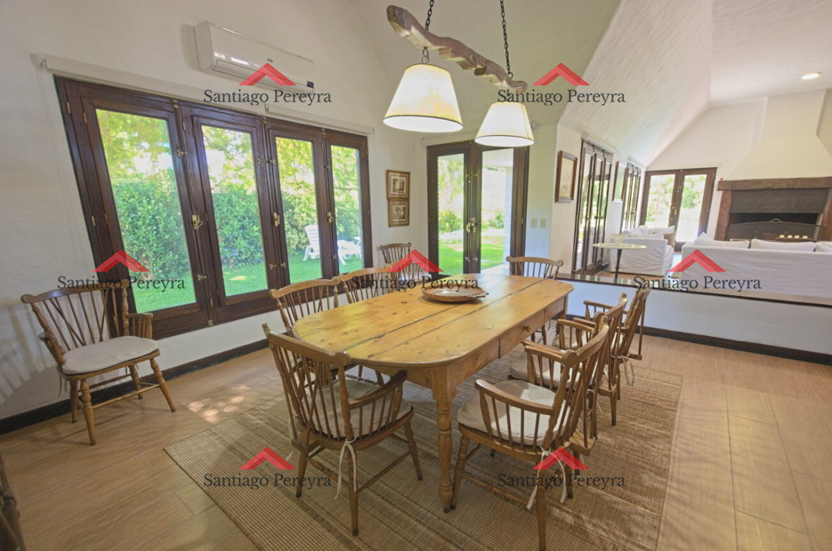 Casa ID.14422 - Casa de 4 dormitorios con piscina climatizada en alquiler