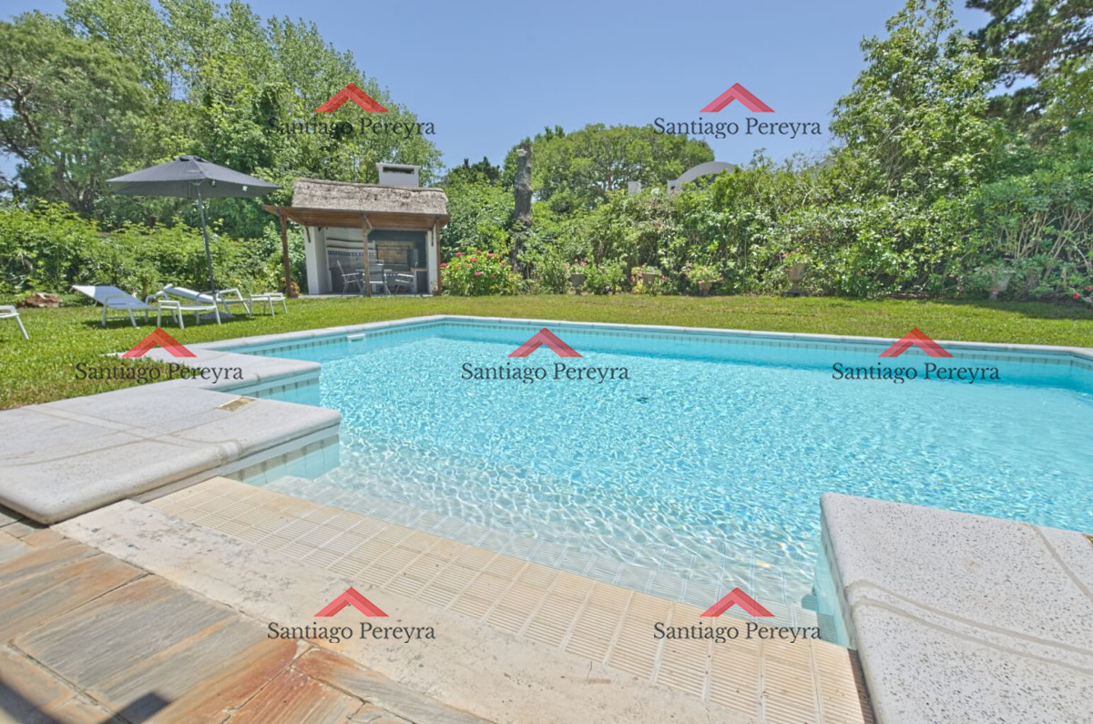 Casa ID.14422 - Casa de 4 dormitorios con piscina climatizada en alquiler