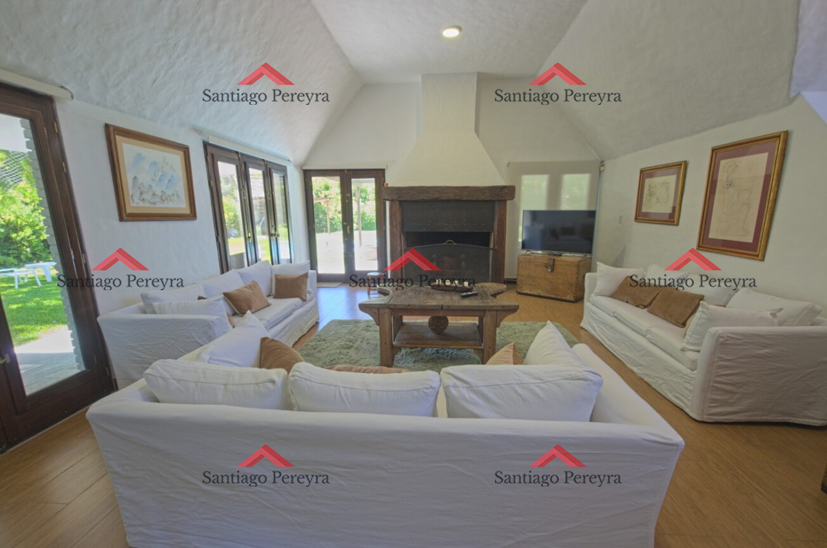 Casa ID.14422 - Casa de 4 dormitorios con piscina climatizada en alquiler
